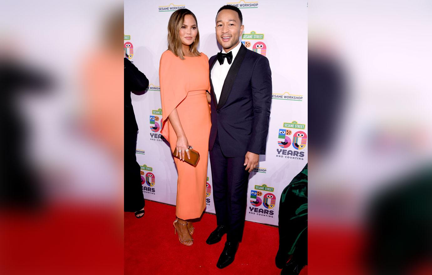 Chrissy Teigen & John Legend Get Comfy Inside Kris Jenner’s Bed