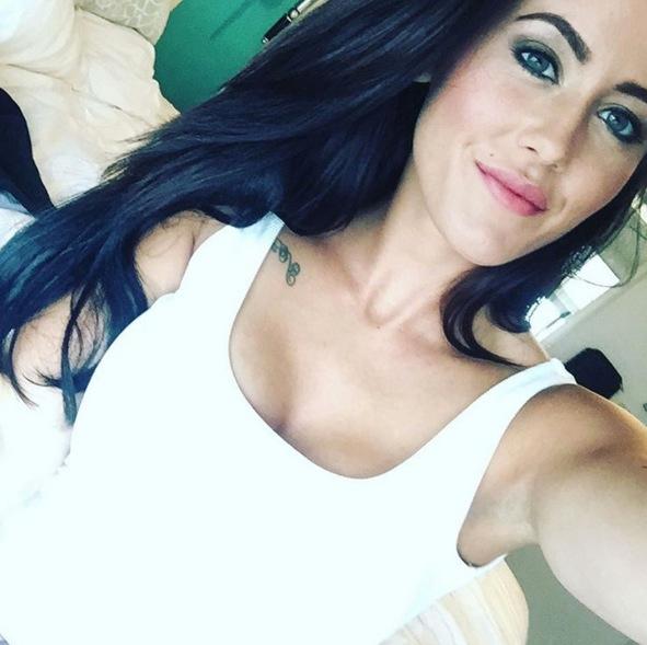 Jenelle evans chin insecurity 00