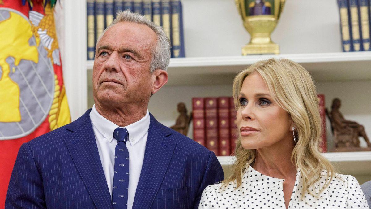 Photo of Robert F. Kennedy Jr. & Cheryl Hines