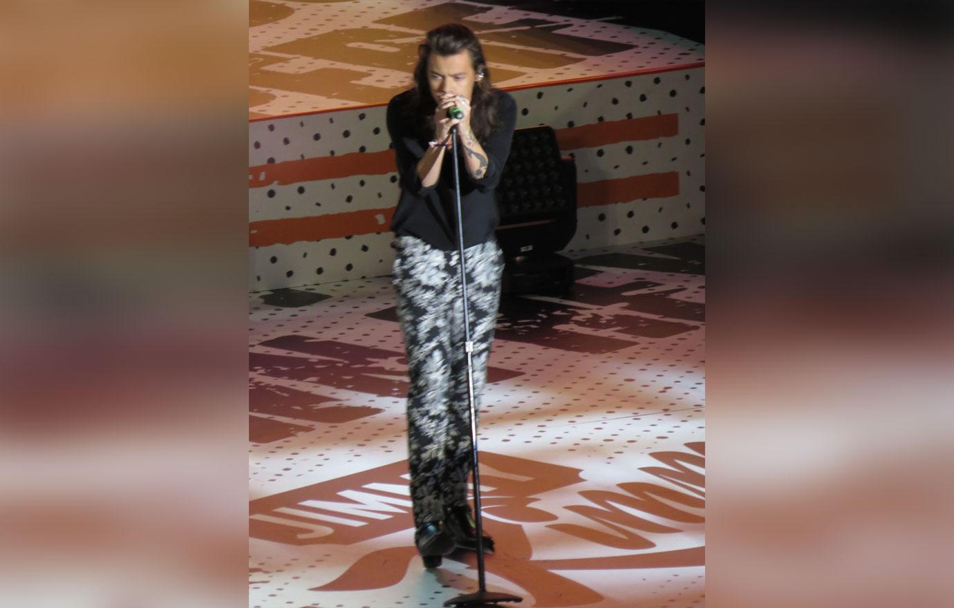 One Direction shut down Hollywood Blvd to perform one off concert in LA!