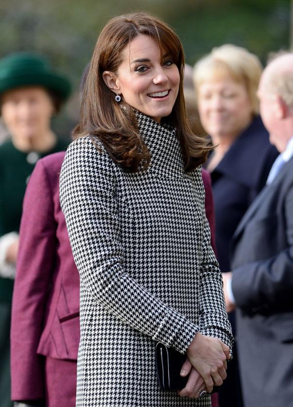 Kate middleton pregnant twins royal baby pregnancy water drinking 06