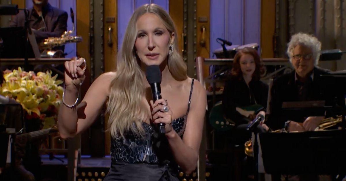 image of Nikki Glaser made a medley of wild and inappropriate jokes on 'SNL,'