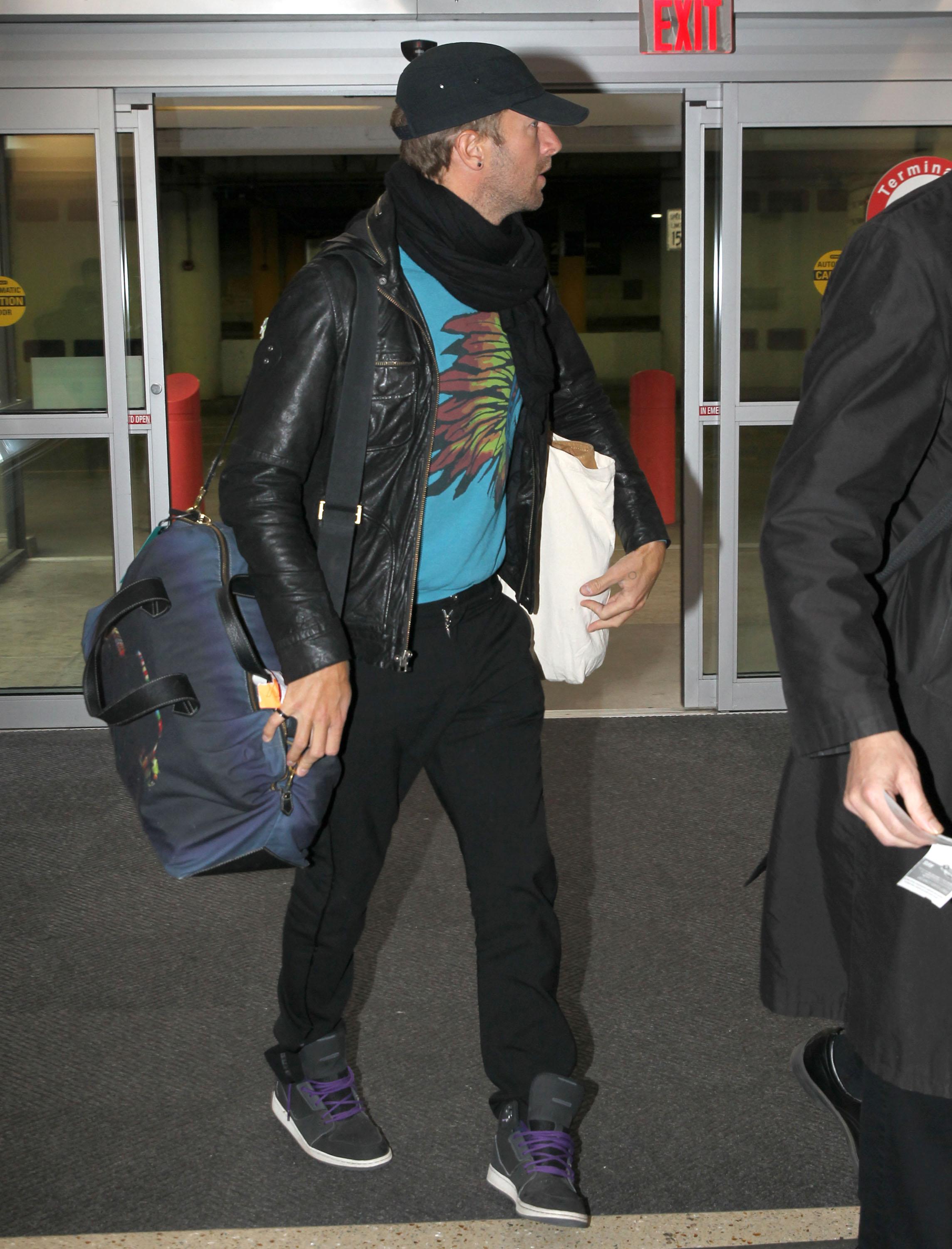 Exclusive&#8230; Chris Martin Flies Home After Romantic Easter Weekend With Jennifer Lawrence &#8211; ADD WEB FEES