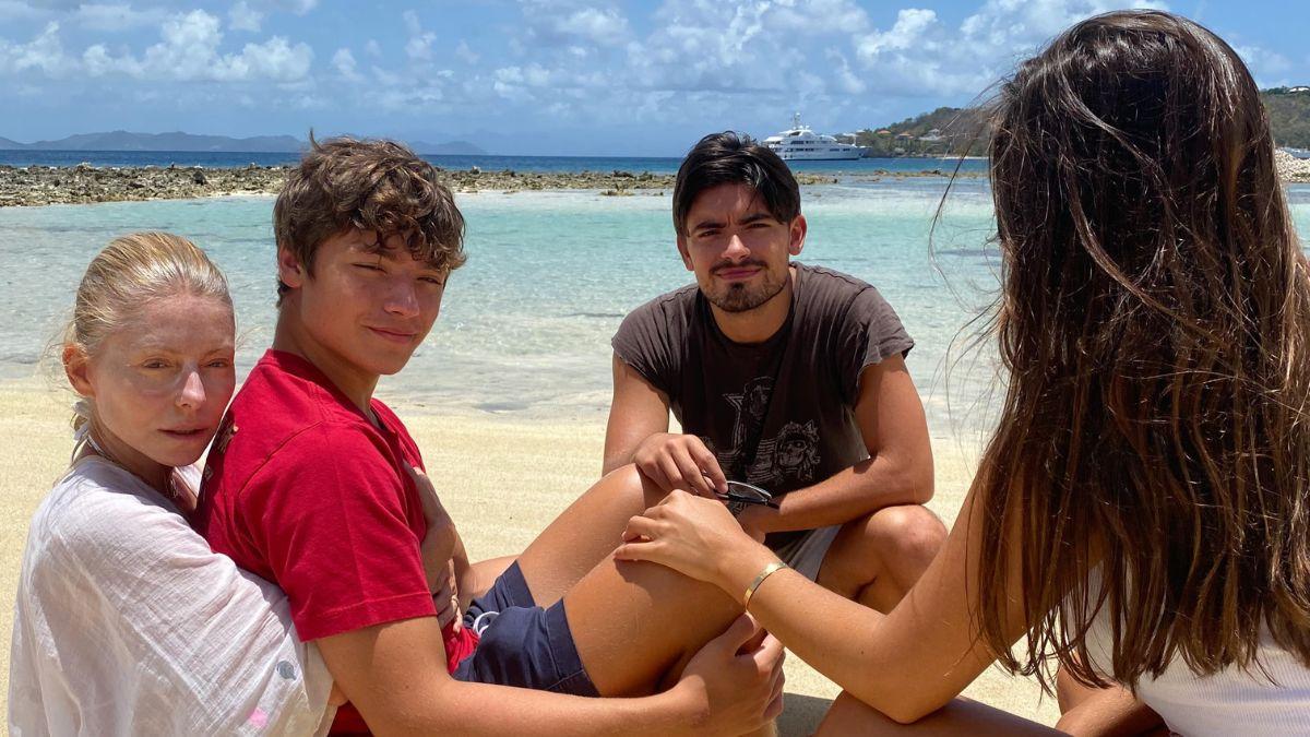 Image of Kelly Ripa and Mark Consuelos share three kids.