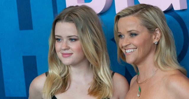 reese-sharetwinning-photo-of-daughter-pp