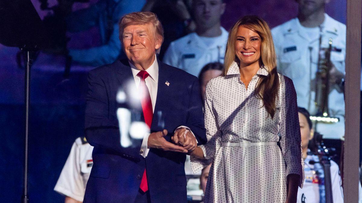 Image of Melania Trump a 'social smile' during her July 4th appearance, but it wasn't one of 'real elation,' a body language expert claimed.