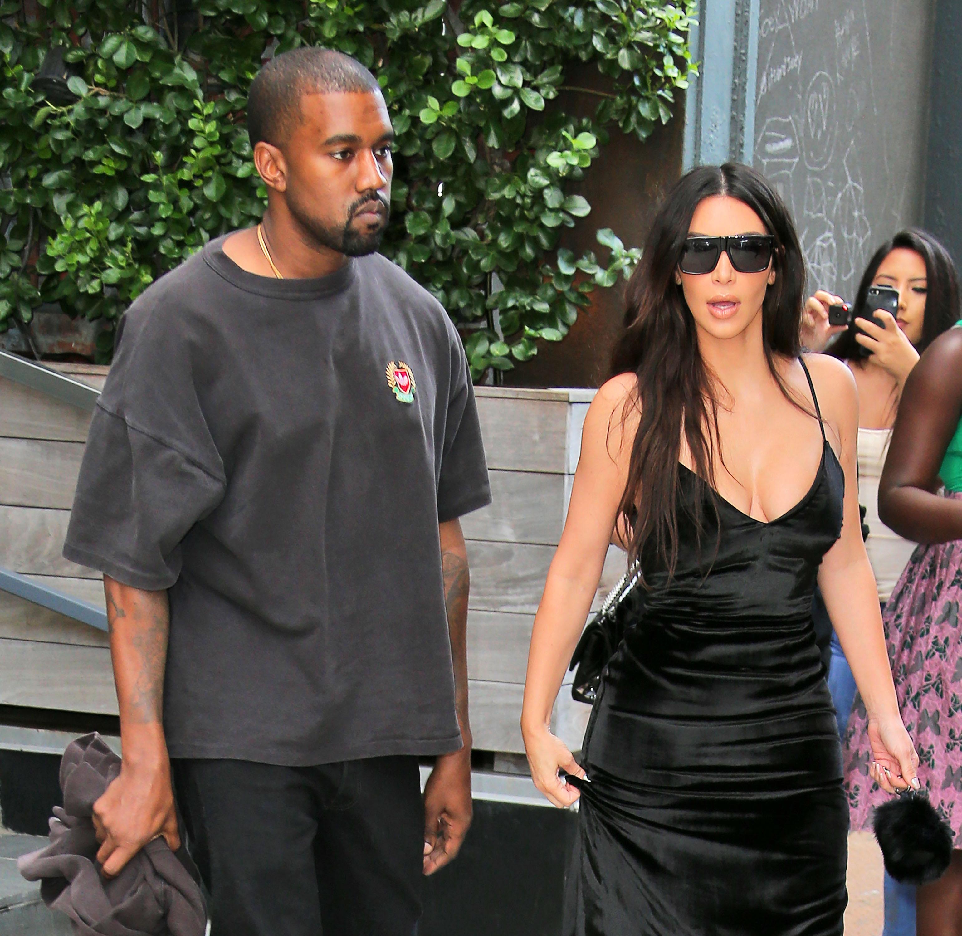 Kim Kardashian and Kanye West come out of their apartment building in New York