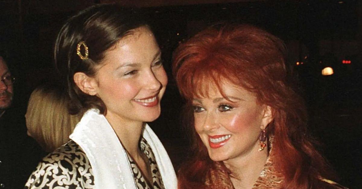 Photo of Ashley Judd and Naomi Judd 