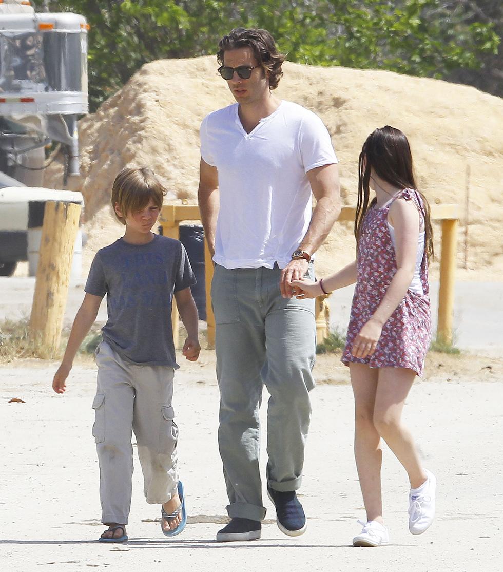 Exclusive&#8230; Brad Falchuk Out With His Children On Easter