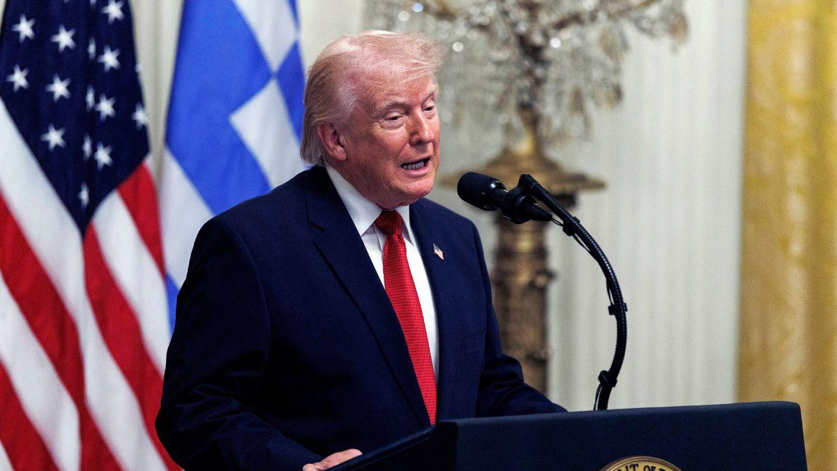 Image of Donald Trump floated National Guard deployment as delays worsened.