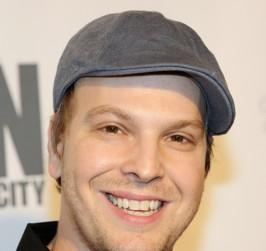 2011__02__okmagazine horoscopes gavindegraw 266×300.jpg