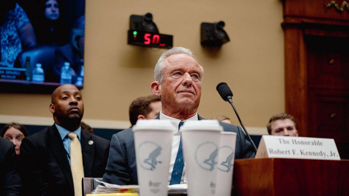 Photo of Robert F. Kennedy Jr. would allegedly stop to inspect roadkill while his then-wife and kids were in the car. 