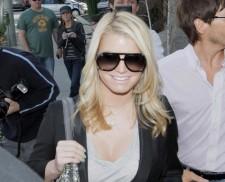 2009__11__jessica_simpson_01horz 225×182.jpg