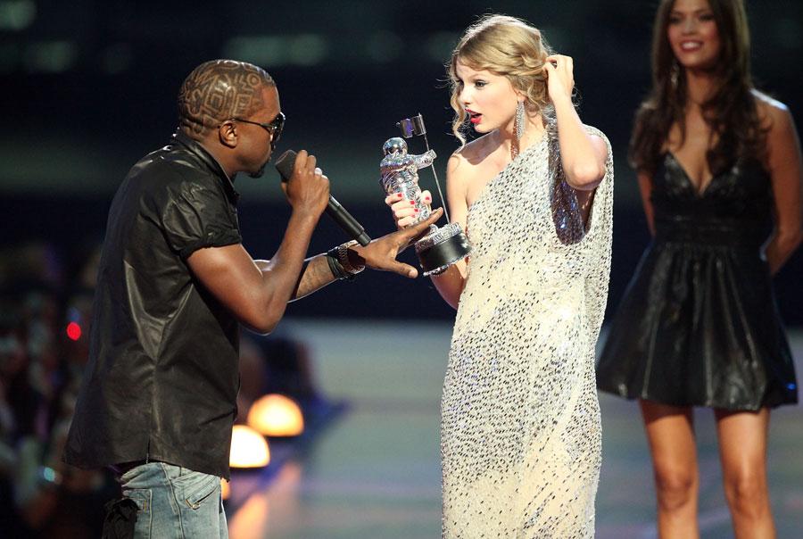 I’mma Let You Finish But Kanye West Is Receiving The Video Vanguard ...