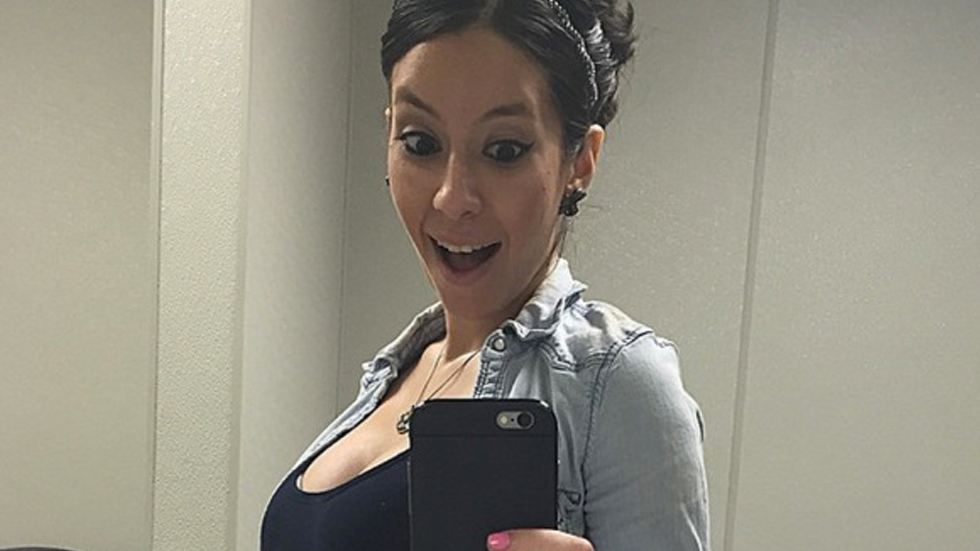 Jo Riveras Girlfriend Vee Torres Goes Topless For Pregnancy Photo Shoot See The Teen Mom 2 