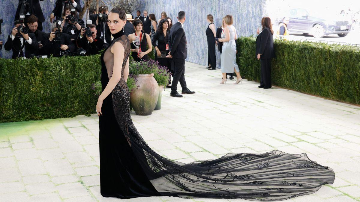 image of The actress has been sporting deep brown tresses since January.