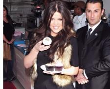 2009__12__FP_4233295_Kardashian_Khloe_MOE_1217091 225×181.jpg