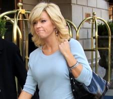 2010__03__Kate_Gosselin_March17_0 225×198.jpg