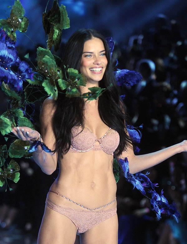 2015 Victoria&#8217;s Secret Fashion Show &#8211; Runway