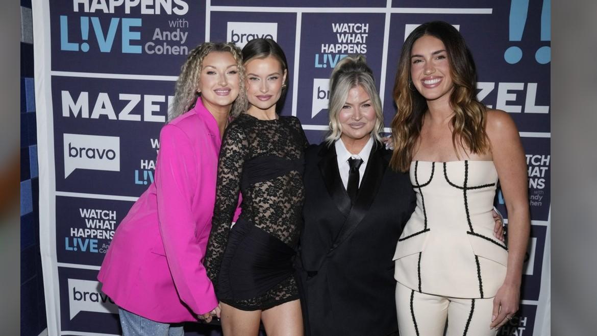 Photo of  Lexi Wood, Shannon Cassidy Wood, Tiffany Wood and Tinx. 