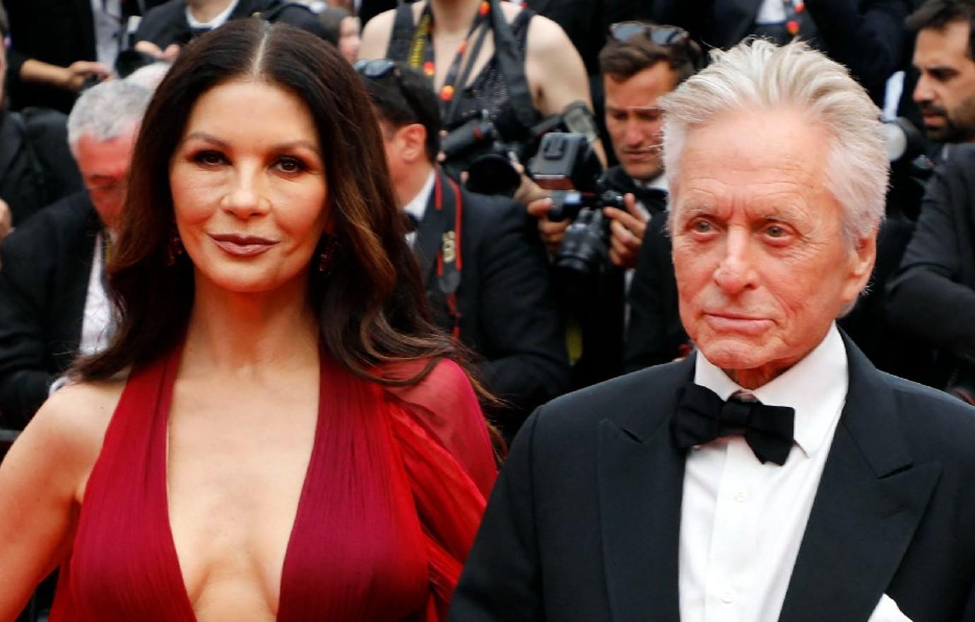 Catherine Zeta-Jones & Michael Douglas Take Selfies With Kids: Photos