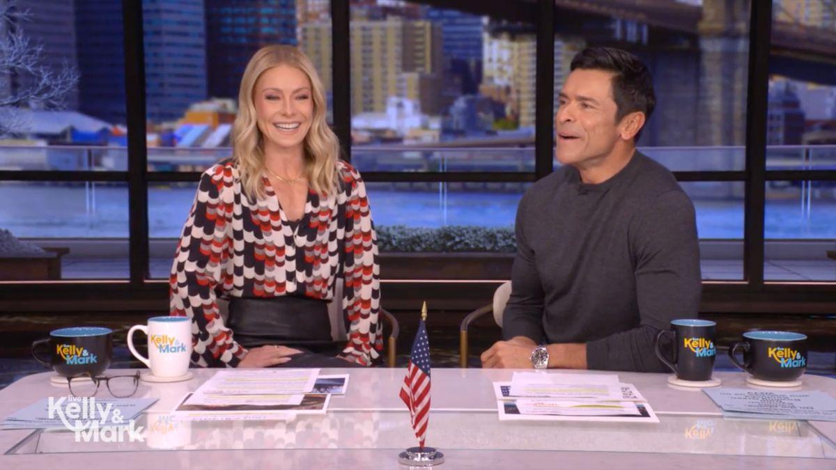 Image of Kelly Ripa and Mark Consuelos had an empty audience while hosting 'Live' during a snow storm.