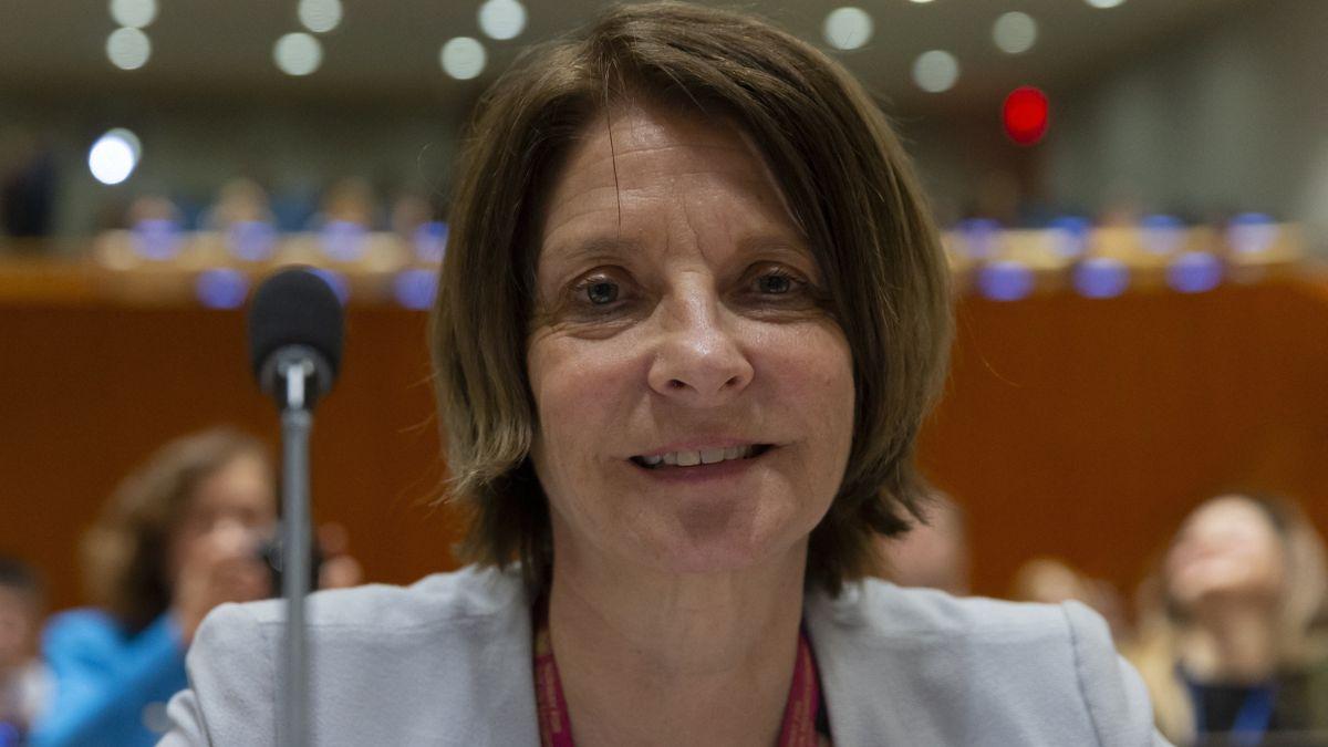 image of She described her contact with the convicted s-- offender as 'sporadic.'