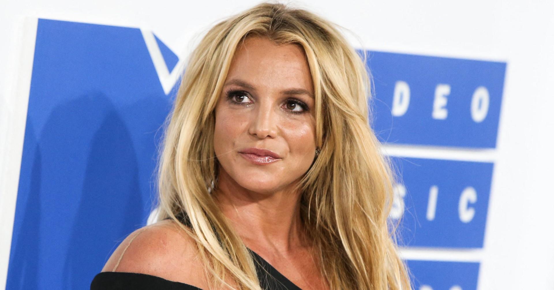 britney spears backtracks after slamming halsey