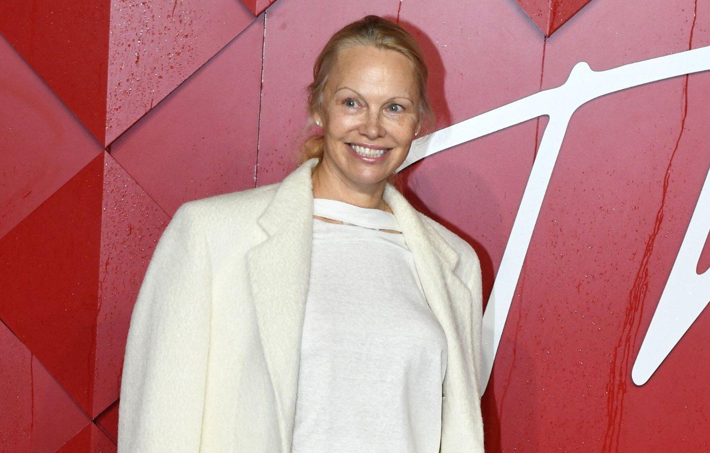 pamela anderson thinks depressed decades doesnt remember years life