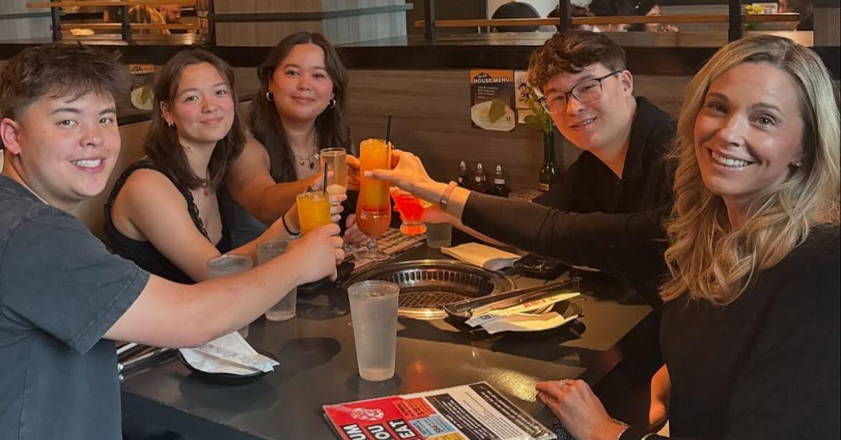 photo of Kate Gosselin and her sextuplets