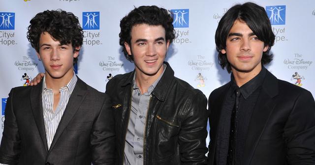 City of Hope Benefit Concert with Miley Cyrus & Jonas Brothers – Arrivals