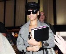 2009__11__full_rihanna_003_ 225×184.jpg