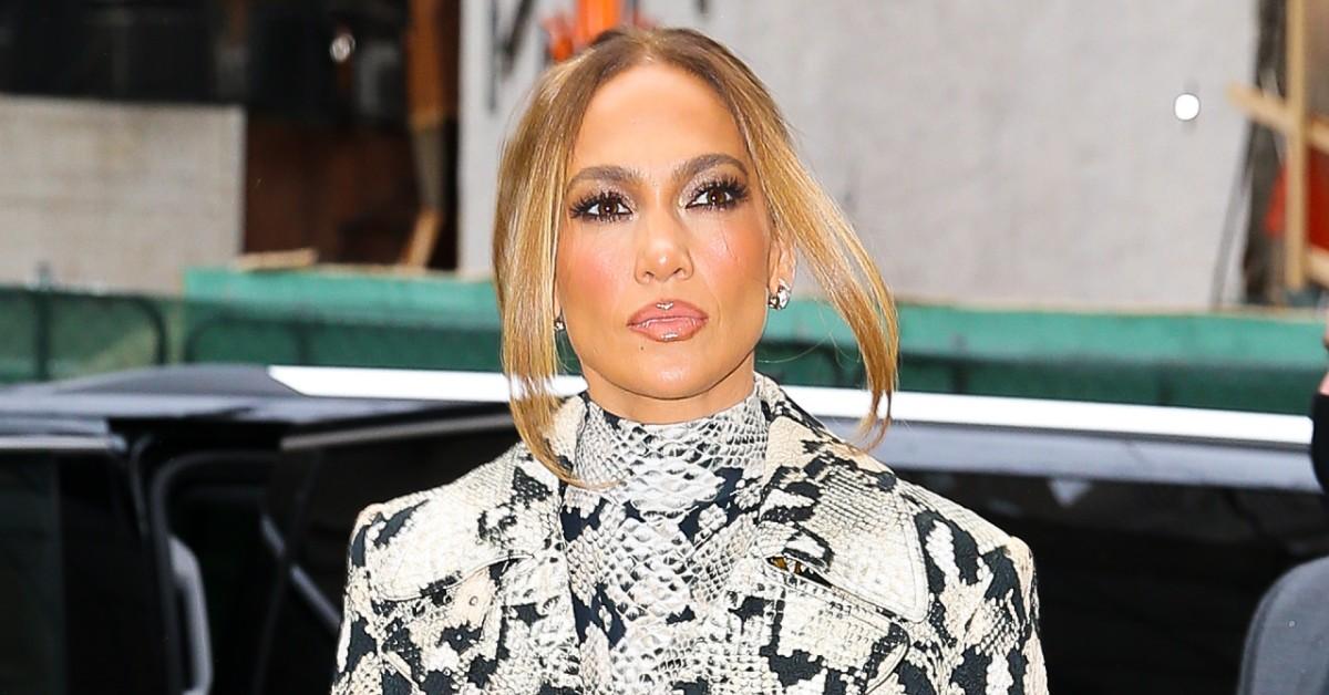 Jennifer Lopez Goes Makeup Free For