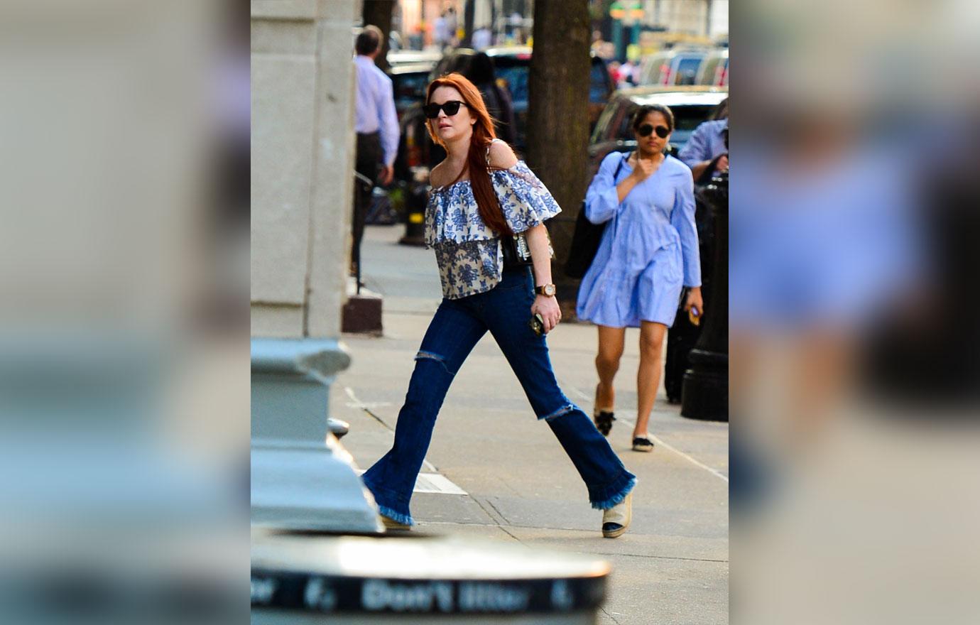 Lindsay lohan demands waitresses wear matching shoes 1