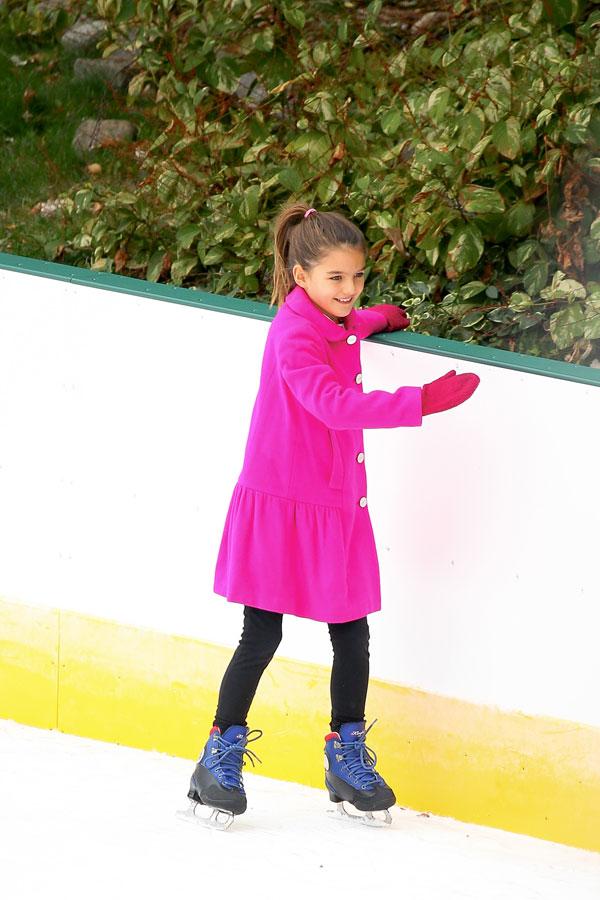 Suri cruise date katie holmes new york city park 07