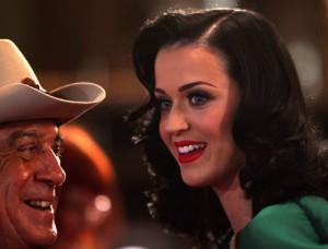 2011__05__katy_perry_may2_607 300&#215;228.jpg