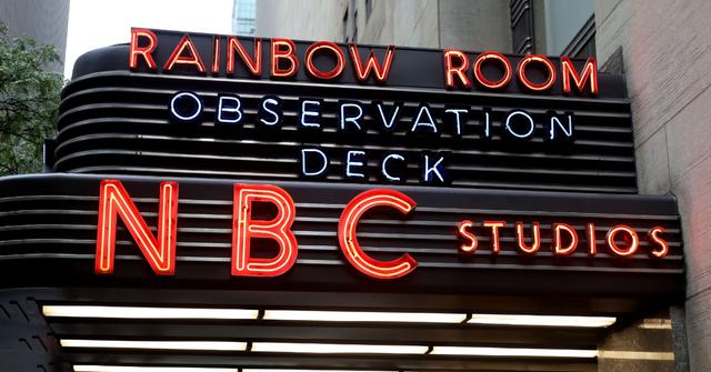 saturday night live bans live audience christmas episode covid  outbreak