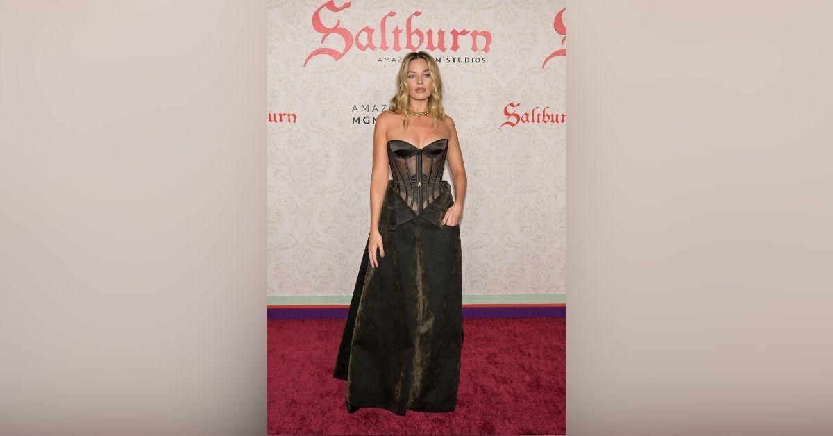 margot robbie sexiest outfits photos