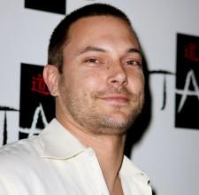 2009__12__kevinfederline 225×220.jpg