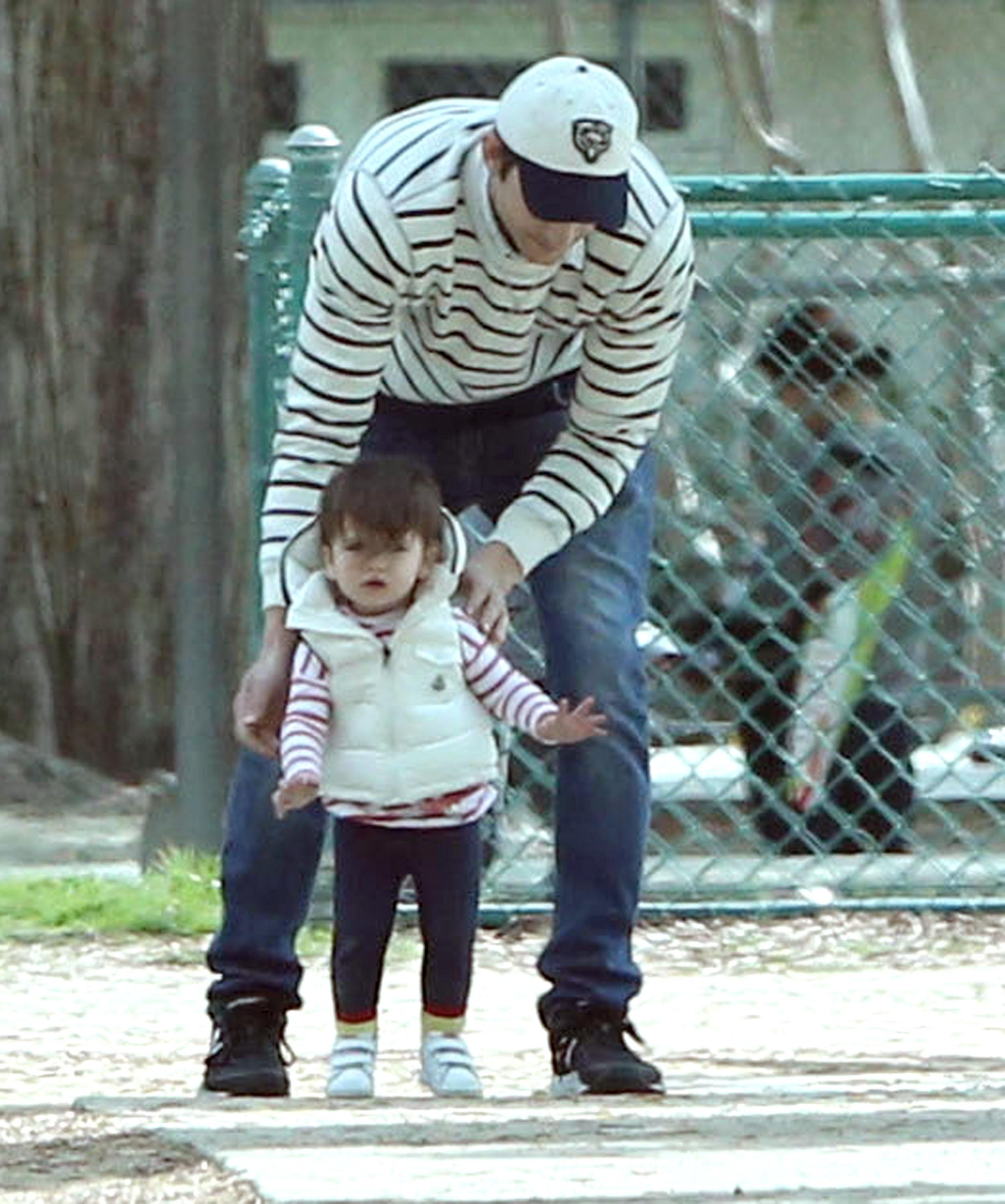 Exclusive&#8230; Mila Kunis &amp; Ashton Kutcher Take Wyatt To A Park