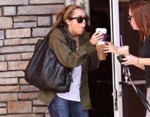 2010__05__Miley_Cyrus_May24_10_47main 300×234.jpg