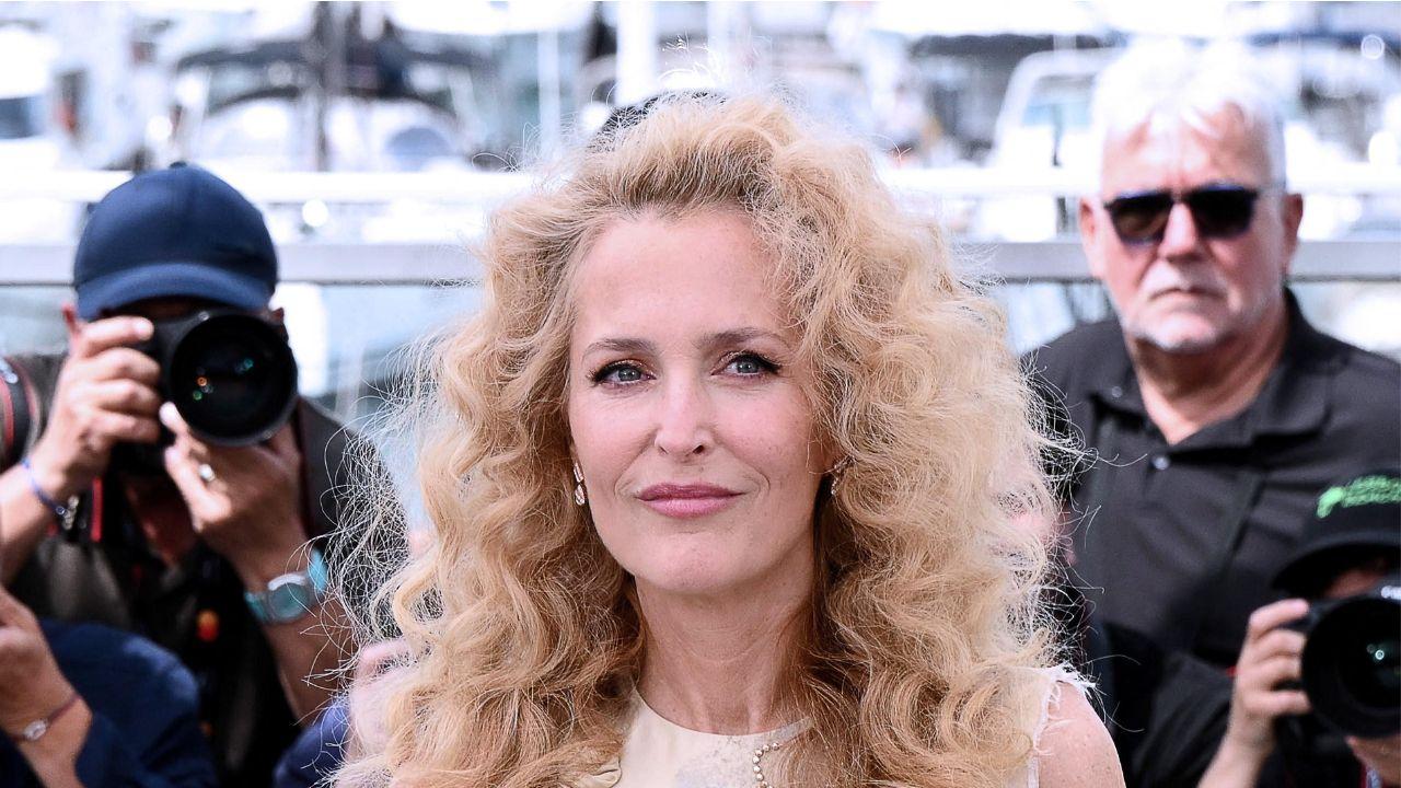 gillian anderson reveals secret same sex relationship