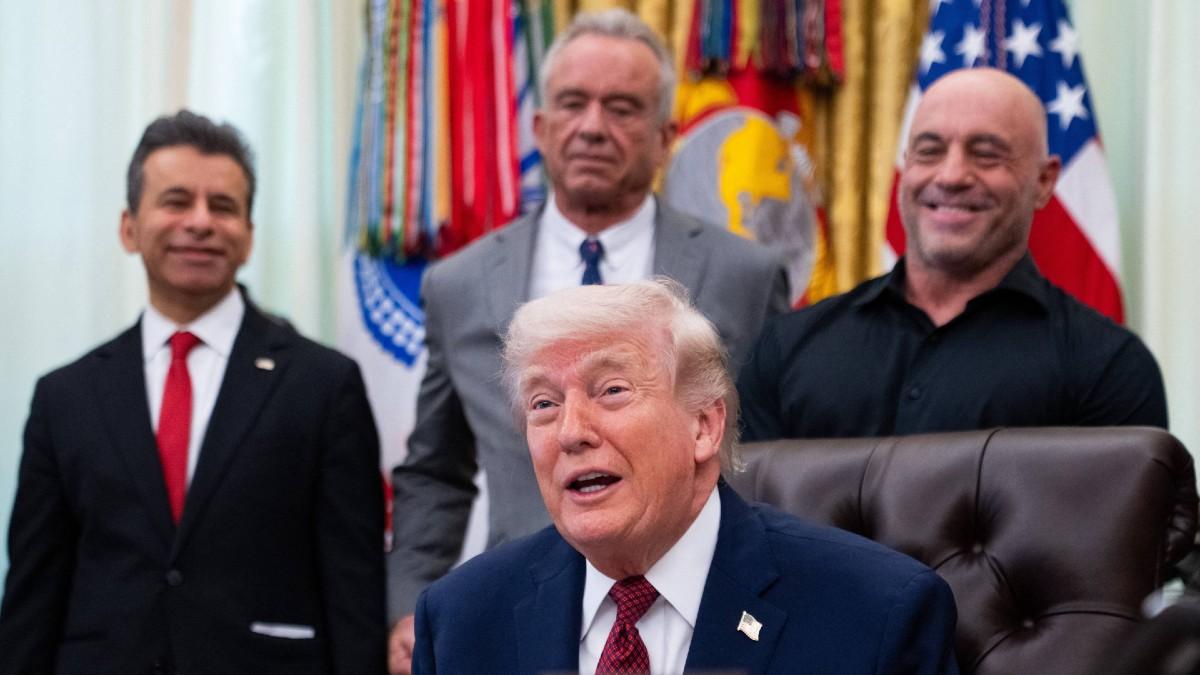 image of Joe Rogan criticized the war in Iran. 