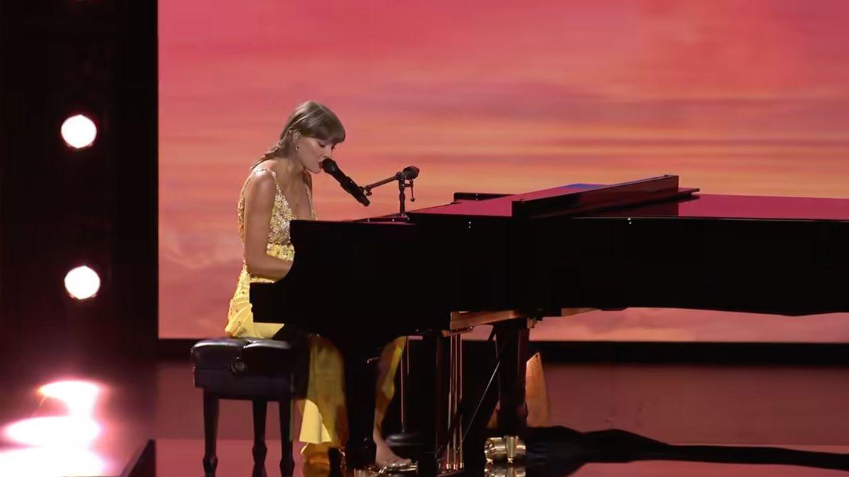 Image of Taylor Swift gave a surprise performance at the 'Toy Story 5' premiere.