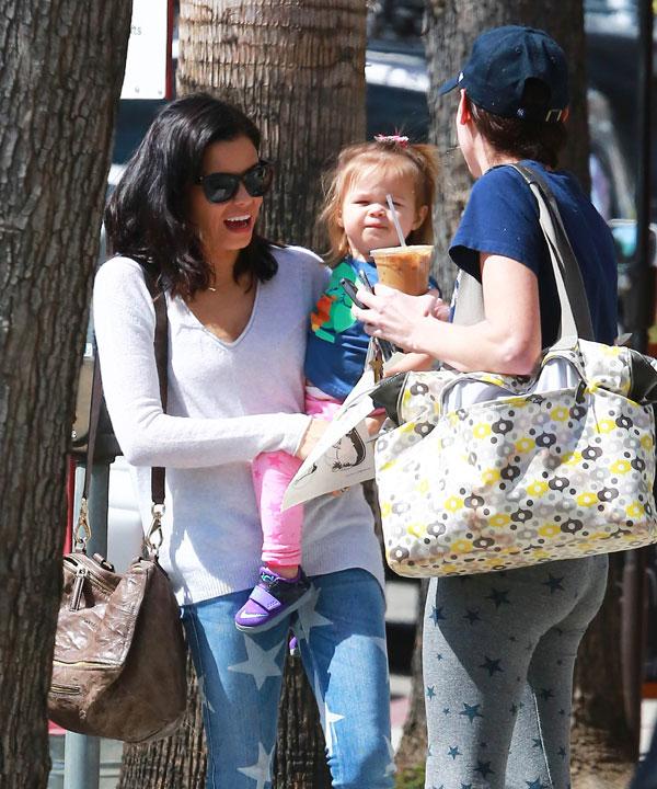 Jenna Dewan-Tatum And Daughter Everly Wear Matching Star Pants While ...