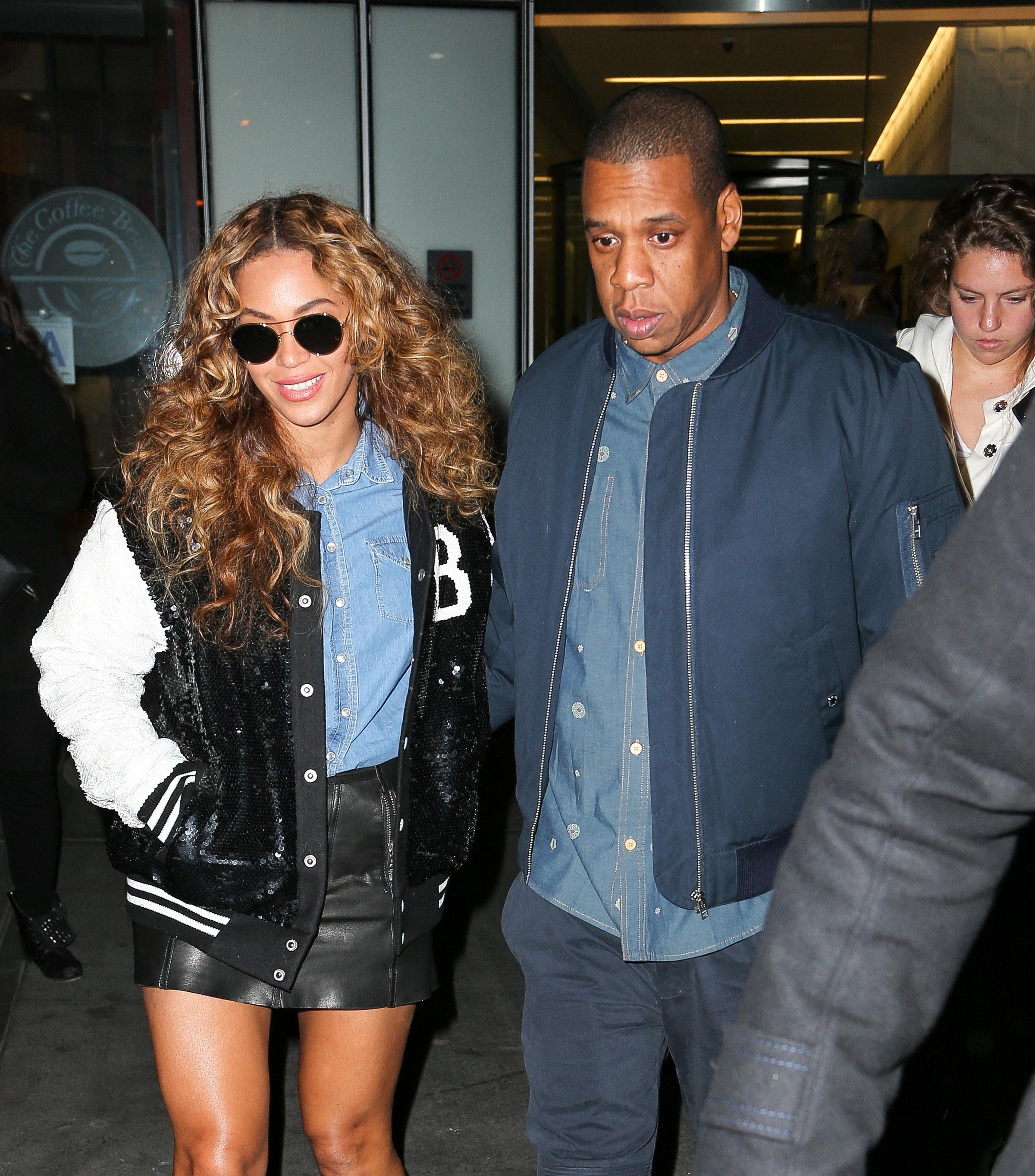 Beyonce and Jay Z spotted hugging while they where leaving their office building in New York City