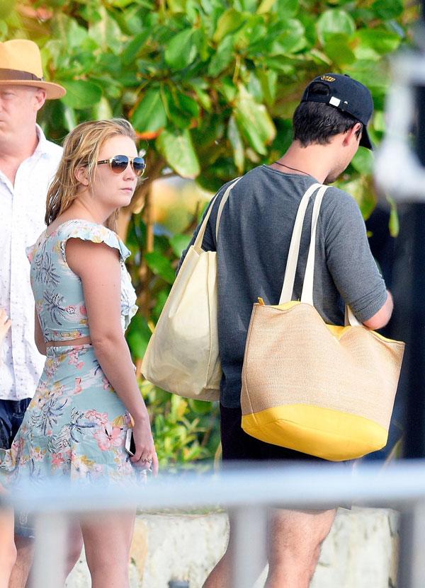 Billie lourd taylor lautner vacation photos st barts 010