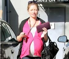 2010__01__Rebecca_Gayheart_Jan28_main 225×192.jpg