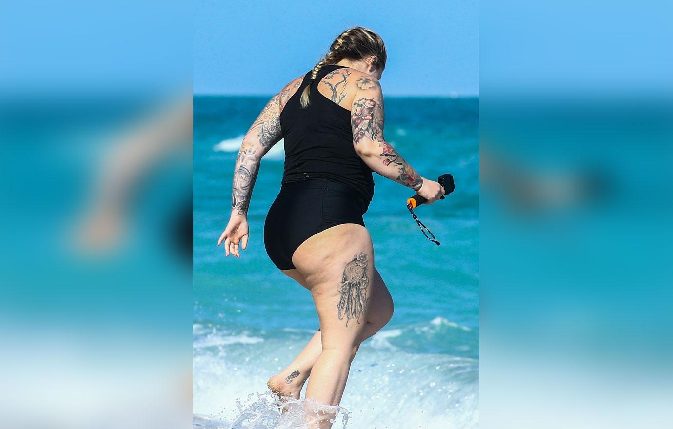 *EXCLUSIVE* Kailyn Lowry hits the beach with Baby Lux in Miami