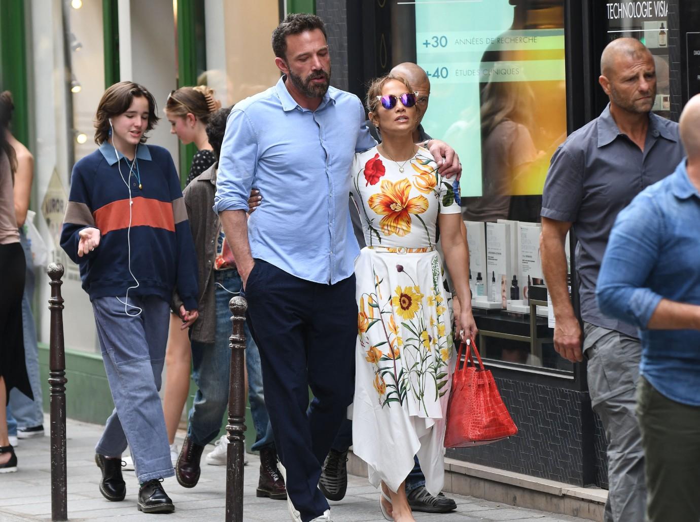 Ben Affleck & Jennifer Lopez Run Errands In '70s Inspired Outfits